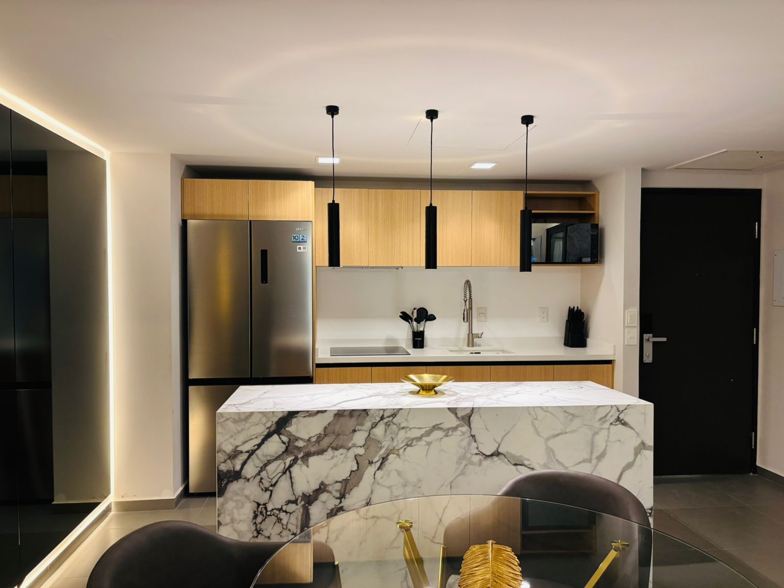 Cocina con superficie de piedra instalada por Alicante