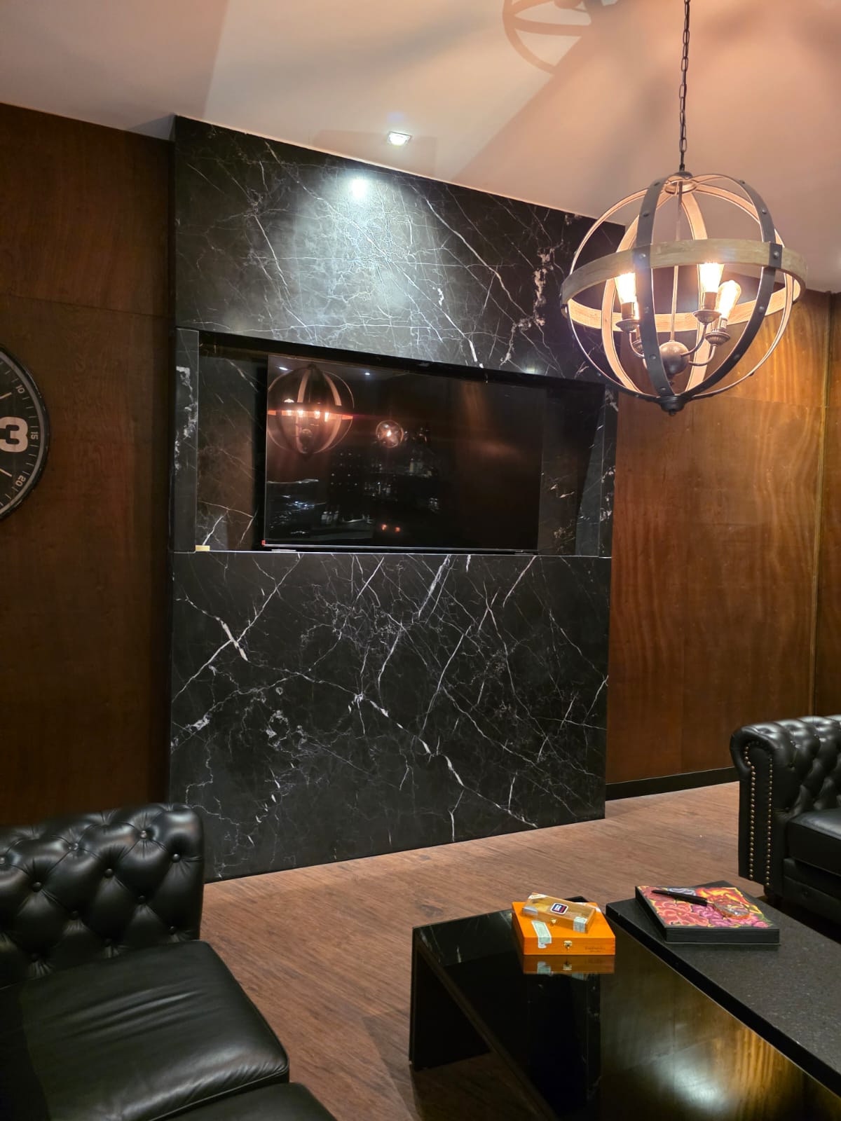 Mármol natural en espacio residencial elegante